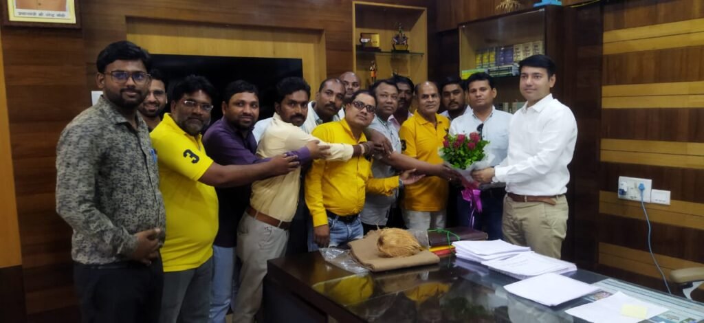 नवपदस्थ कलेक्टर आकाश छिकारा ने मीडियाकर्मियों से परिचयात्मक मुलाकात की