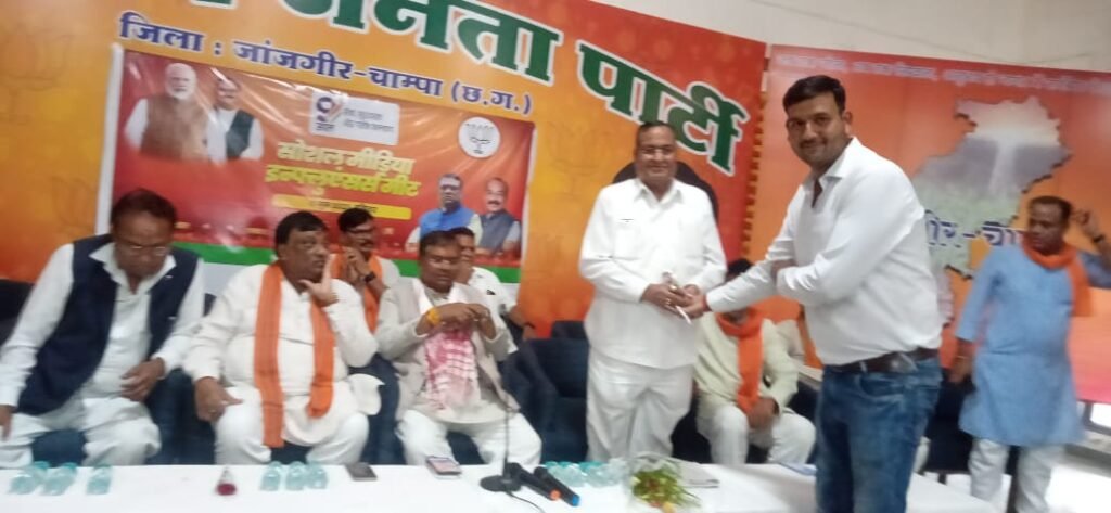 ग्राम गढ़गोढी, वि स. क्षेत्र सक्ति में भाजपा के लाभार्थी सम्मेलन में शामिल हुए पूर्व विधानसभा अध्यक्ष गौरीशंकर अग्रवाल