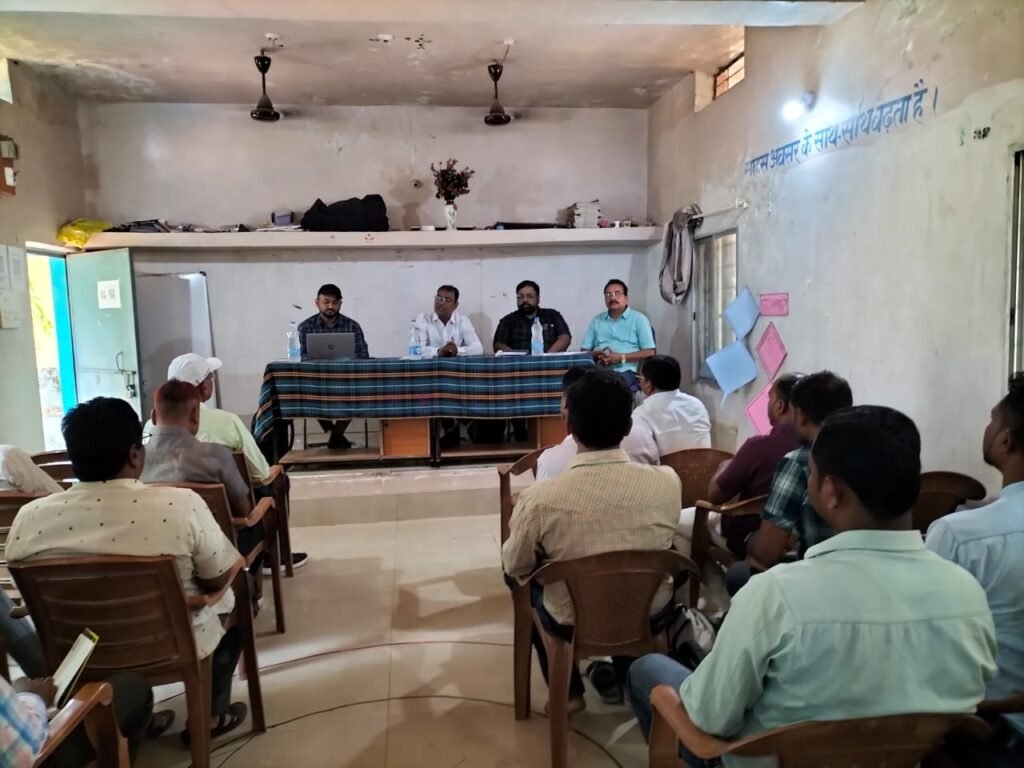 नए शिक्षा सत्र की तैयारी के लिए नए जिला मिशन समन्वयक ने संकुल समन्वयको की बैठक।