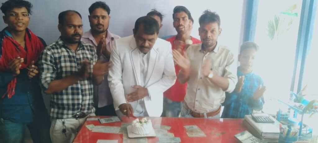 जनहितैषी सेवानिवृत्त पूर्व थाना प्रभारी वर्तमान कांग्रेस नेता सरजू प्रसाद घृतलहरे का जन्मदिन प्रदेश के कोने कोने में मनाए गए।।