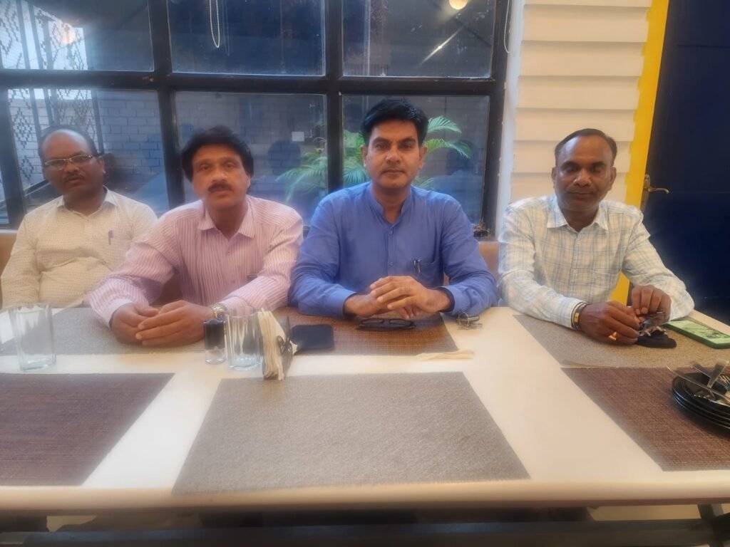 देश और प्रदेश की शिक्षा व्यवस्था में बदलाव के लिए “भारतीय शिक्षा सेवा (IES) एवं राज्य शिक्षा सेवा (SES) परीक्षा का आयोजन करने की मांग को लेकर “ऑल इंडिया प्रोग्रेसिव एंड इनोवेटिव टीचर्स फेडरेशन” AIPITF ने की आवाज़ बुलन्द” रायपुर में IES एवं SES परीक्षा की शुरुआत करने राज्य स्तरीय कार्यशाला सफलतापूर्वक संपन्न”