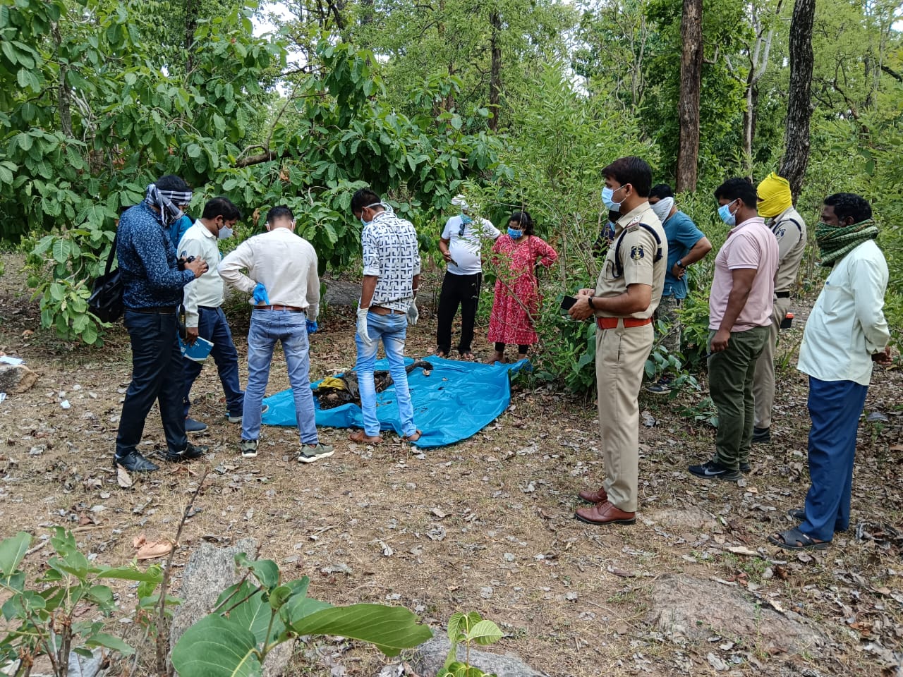 “सिटी कोतवाली गरियाबंद क्षेत्र के  ग्राम मरौदा के जंगल मे मिला अज्ञात पुरूष का शव,”