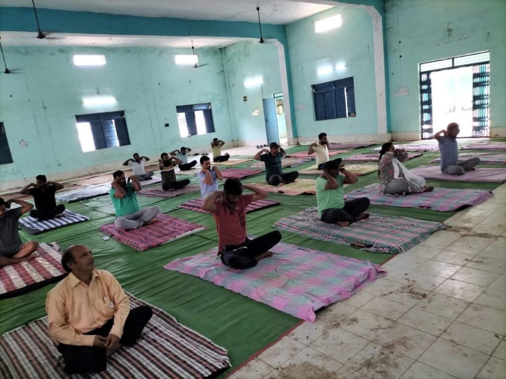 अंतरराष्ट्रीय योग दिवस मनाया लोगों ने उत्साह के साथ किया योगाभ्यास