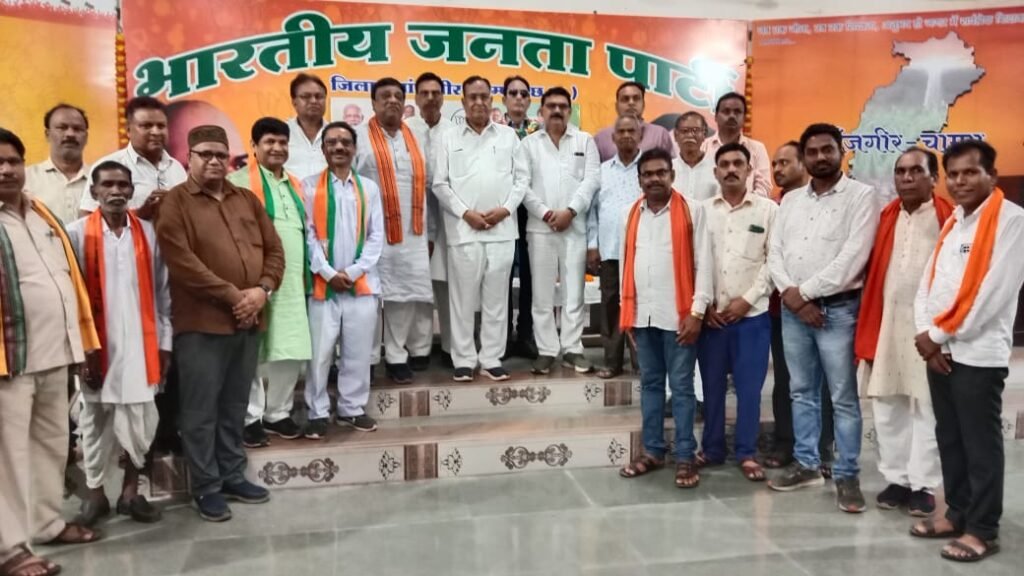 जांजगीर चांपा लोकसभा क्षेत्र स्तरीय भाजपा के प्रबुद्धजन सम्मेलन में शामिल हुए पूर्व विधानसभा अध्यक्ष गौरीशंकर अग्रवाल ।