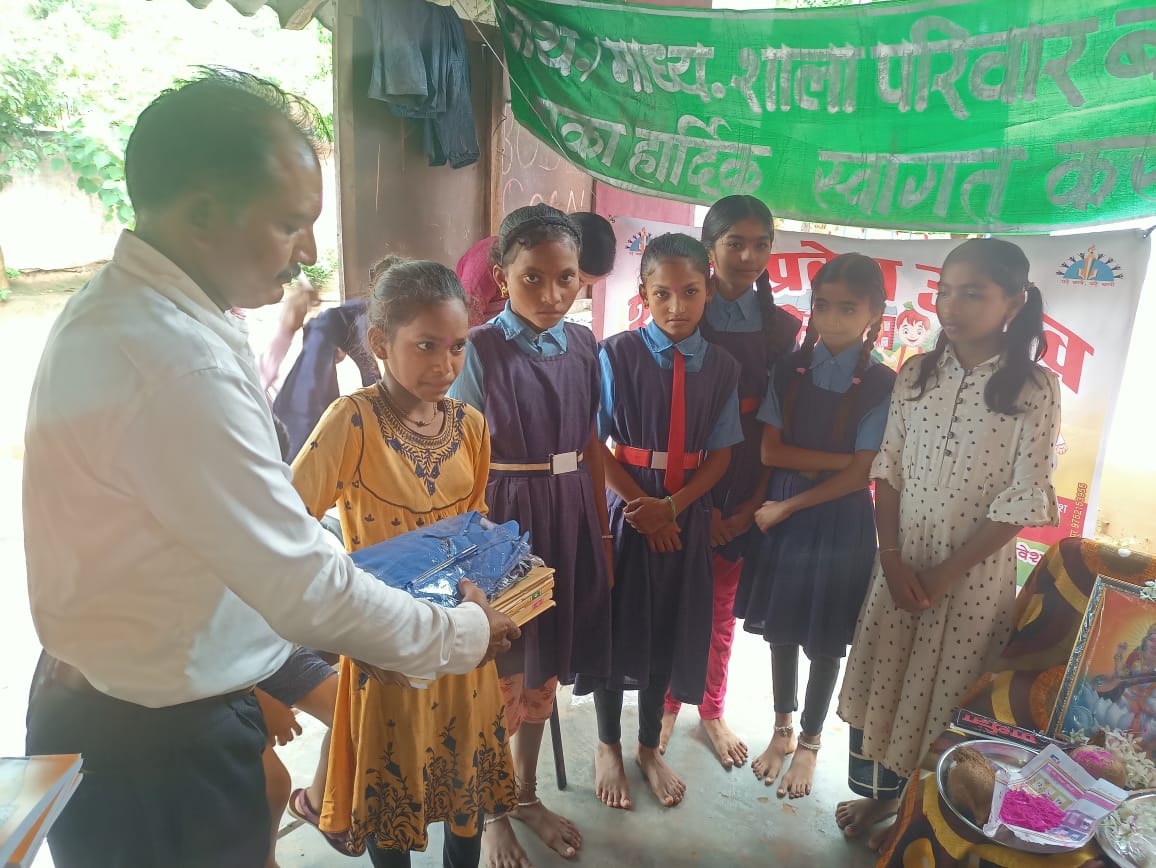 नवीन जिला मोहला मानपुर अ चौकी के अंतर्गत शासकीय प्राथमिक शाला/ माध्यमिक शाला बोडेगाव में  मनाया गया शाला प्रवेश
