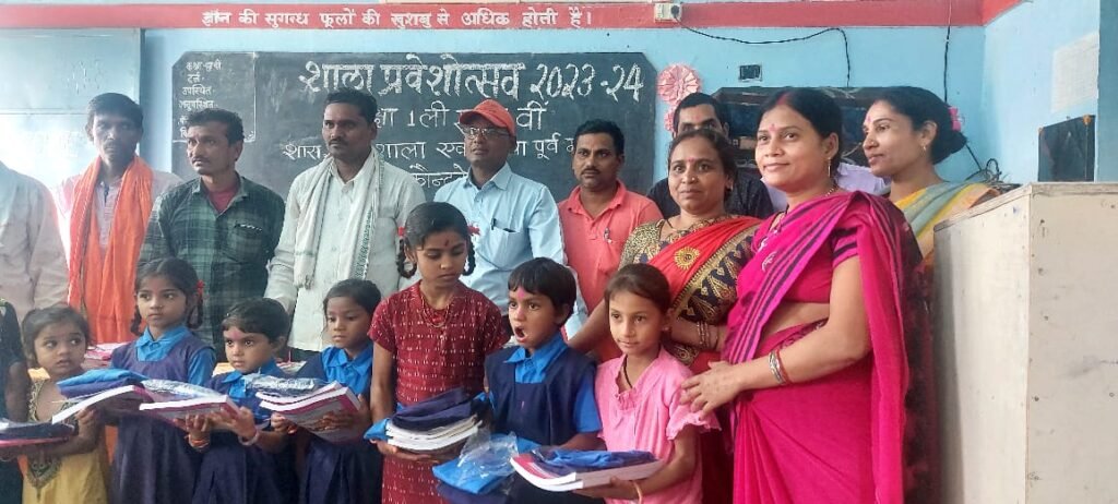 शासकीय प्राथमिक बालक एवं पूर्व माध्यमिक कन्या शाला कौन्दकेरा में शाला में प्रवेश त्यौहार मनाया गया