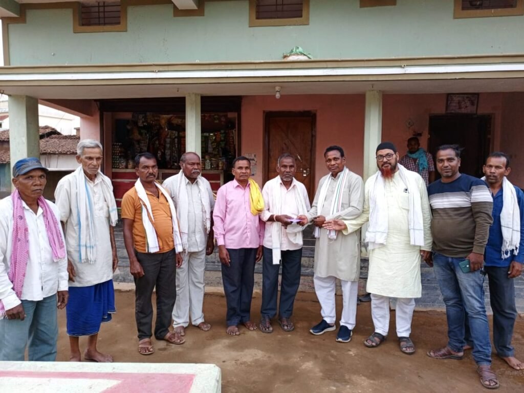 जिले के प्रभारी मंत्री के तत्वावधान में शैलेन्द्र ध्रुव के परिजनों को अंत्येष्टि कार्यक्रम हेतु किया गया सहयोग,