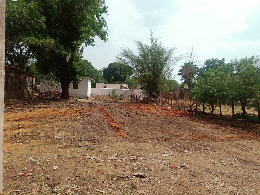 अवैध अतिक्रमण पर जिला प्रशासन सख्त खम्हारीपारा में शासकीय भूमि से तोड़े गए अवैध निर्माण, हटाया गया कब्जा