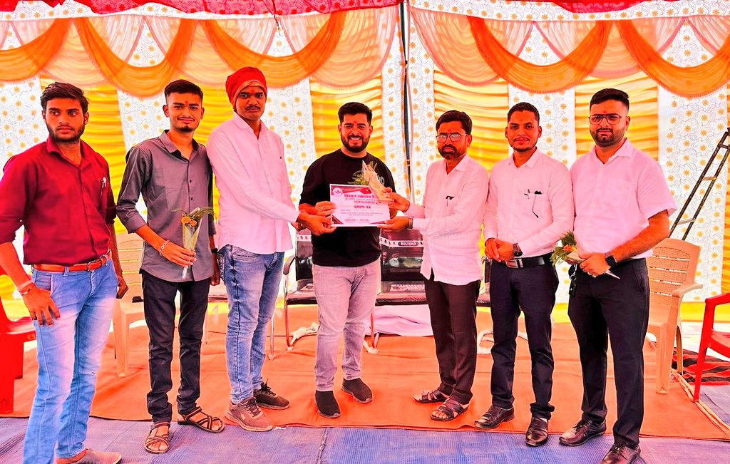 आज विशाल रक्तदान शिविर अम्लीडीही में जिला भाजयुमो पदाधिकारी अनंत तिवारी ने किया रक्तदान।