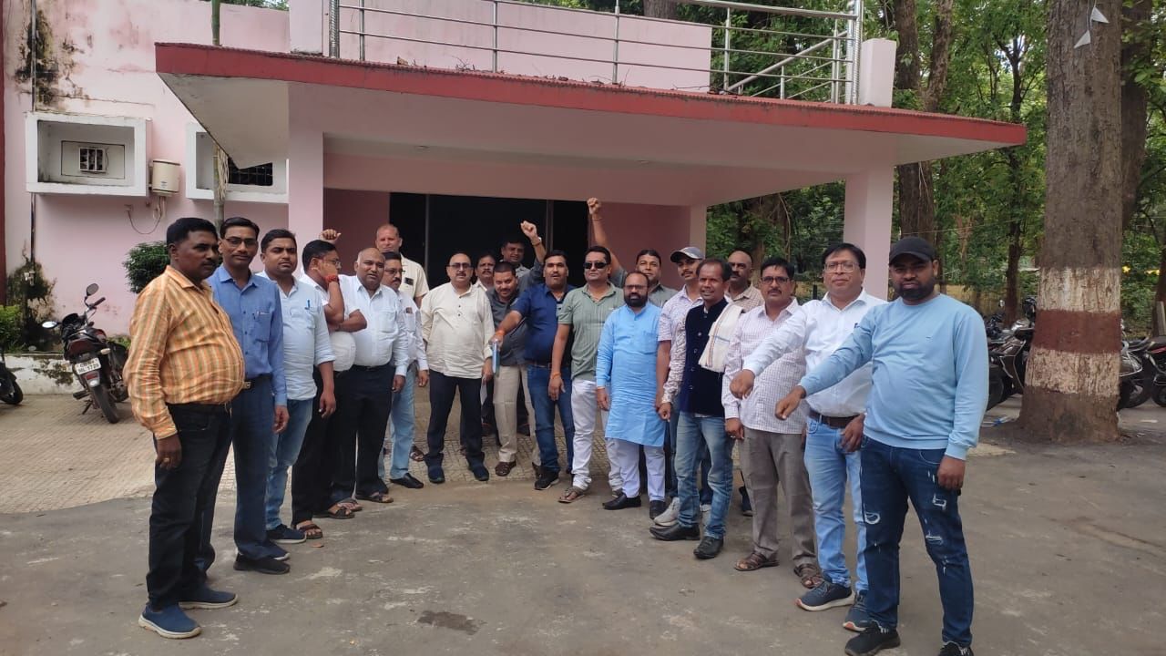 संविदा कर्मचारी 3 से करेंगे अनिश्चितकालीन हड़ताल, एवं 7 को कर्मचारी अधिकारी संयुक्त मोर्चा करेंगे काम बंद