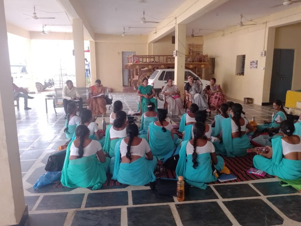 समुदायिक स्वास्थ्य केंद्र छुरा में कांग्रेस के महिला प्रतिनिधियों और ग्रामीण महिलाओं की मांग से क्षेत्रीय विधायक ने कराई समस्या का समाधान