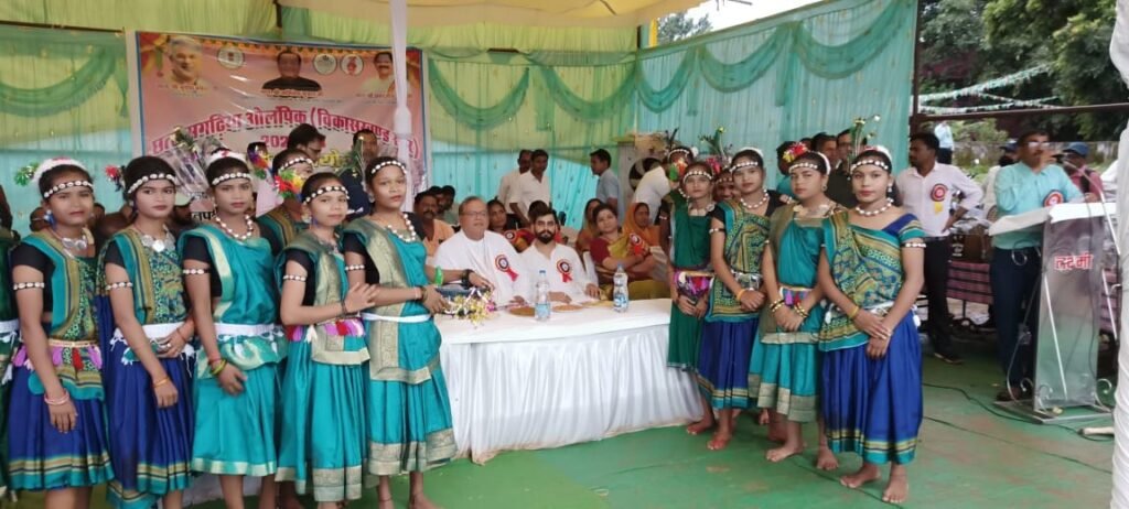 विकासखंड स्तरीय छत्तीसगढ़िया ओलंपिक के विजेताओं को पुरस्कृत किये विधायक अमितेश शुक्ल