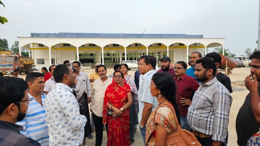 मंत्री मोहन मरकाम पहुंचे राम मंदिर तालाब बँधा तालाब नवीन बसस्टैंड के निरिक्षण मे