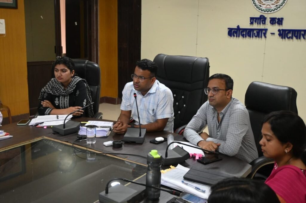 हाट बाजार क्लीनिक में आई फ्लू के मरीजों को शत प्रतिशत दवाइयां उपलब्ध कराने एवं एनआरसी केंद्रो में सभी बिस्तरों को भरने के दिए निर्देश-कलेक्टर