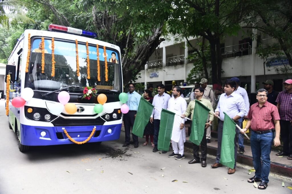 स्लम एरिया के लोगों के इलाज के लिए शहर को 5 वीं मोबाईल मेडिकल यूनिट वाहन की सौगात