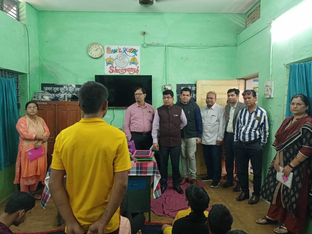 सालसा ने किया बाल सम्प्रेक्षण गृह का औचक निरीक्षण