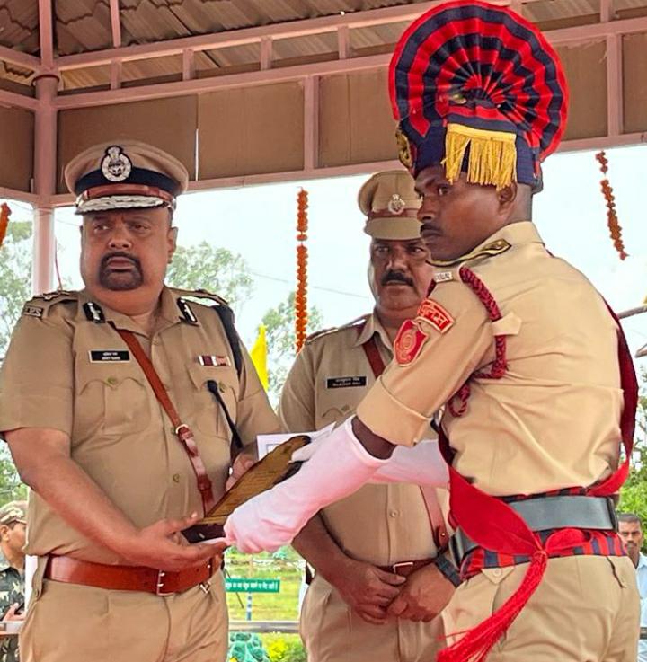 पुलिस प्रशिक्षण विद्यालय मैनपाट के आठवां दीक्षांत समारोह हुआ संपन्न