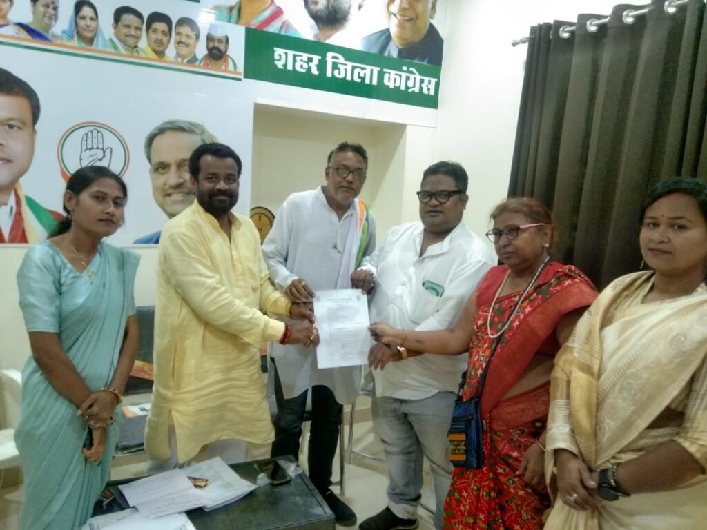 पूर्व शहर महिला कांग्रेस अध्यक्ष आशा चौहान ने ब्लॉक अध्यक्ष को दिया आवेदन की अपनी दावेदारी पेश