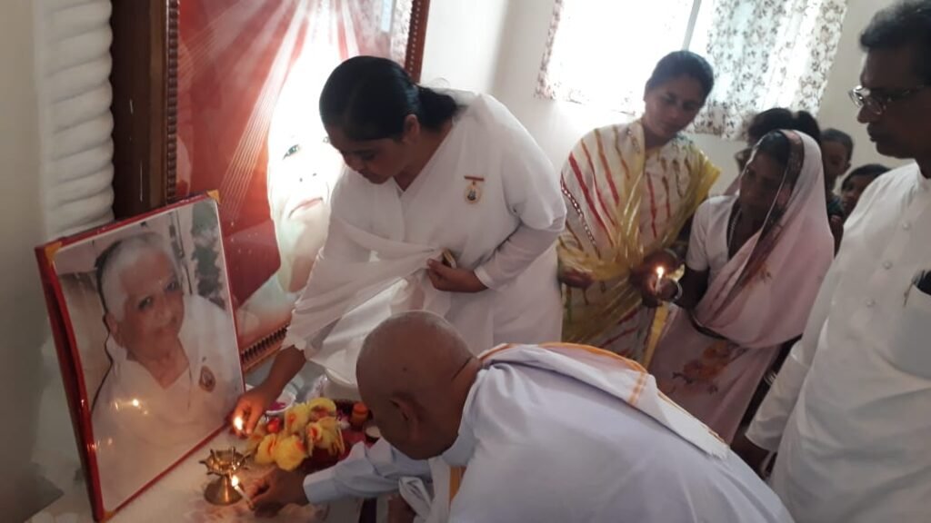 विश्वबंधुत्व के रुप मे मनाई गई डा दादी प्रकाशमणी जी की पुण्यतिथि