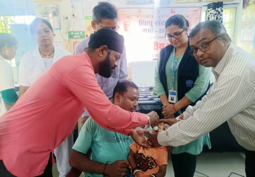 शिशु संरक्षण माह प्रारंभ बच्चों को विटामिन ”ए“ तथा आयरन फोलिक एसिड की खुराक देने पालकों से कलेक्टर ने किया अपील