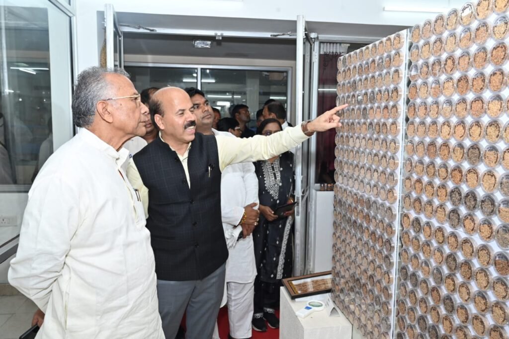 कृषि मंत्री ताम्रध्वज साहू ने कृषि विश्वविद्यालय में धान प्रजनन आधुनिकीकरण कार्यक्रम का लोकार्पण किया