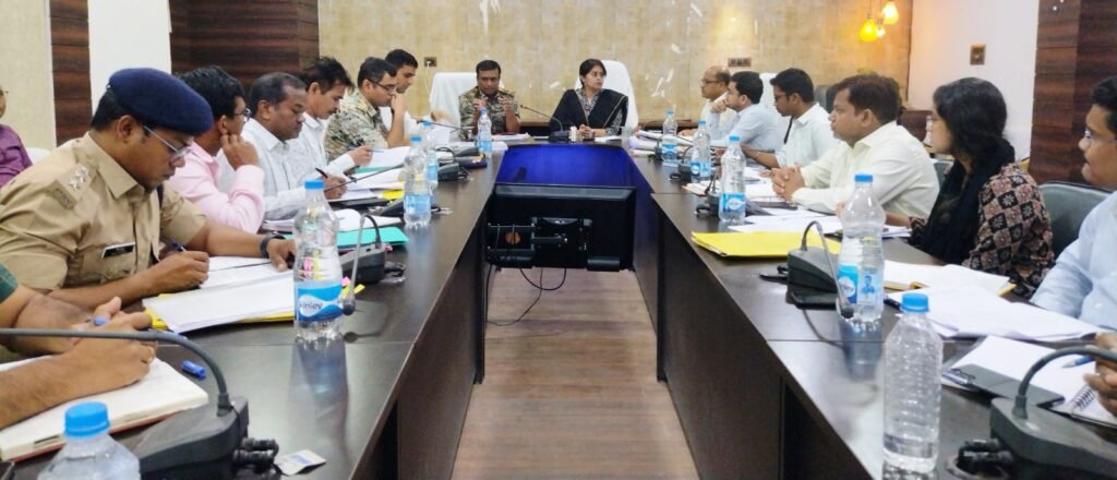 कलेक्टर, एसपी ने ली अधिकारियों की बैठक