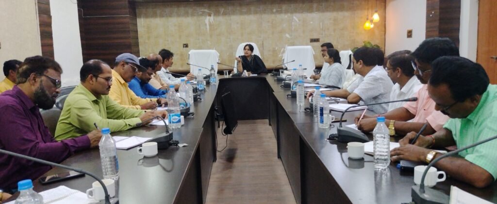 कलेक्टर डॉ. प्रियंका शुक्ला ने लिया मास्टर ट्रेनर्स की बैठक
