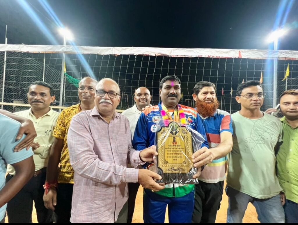 गोल्ड मेडलिस्ट अभय शिक्षक दिवस के दिन गरियाबंद पहुँचे माँ और कोच को गोल्ड मेडल किया समर्पित, कान्हा क्लब के खिलाड़ियो ने किया भव्य स्वागत