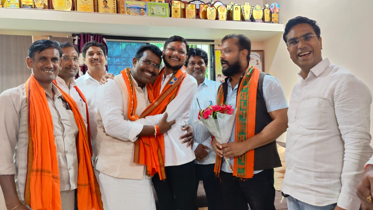 जिला पंचायत सदस्य चंद्रशेखर साहू के जन्मदिन पर लगा बधाईयों का ताँता