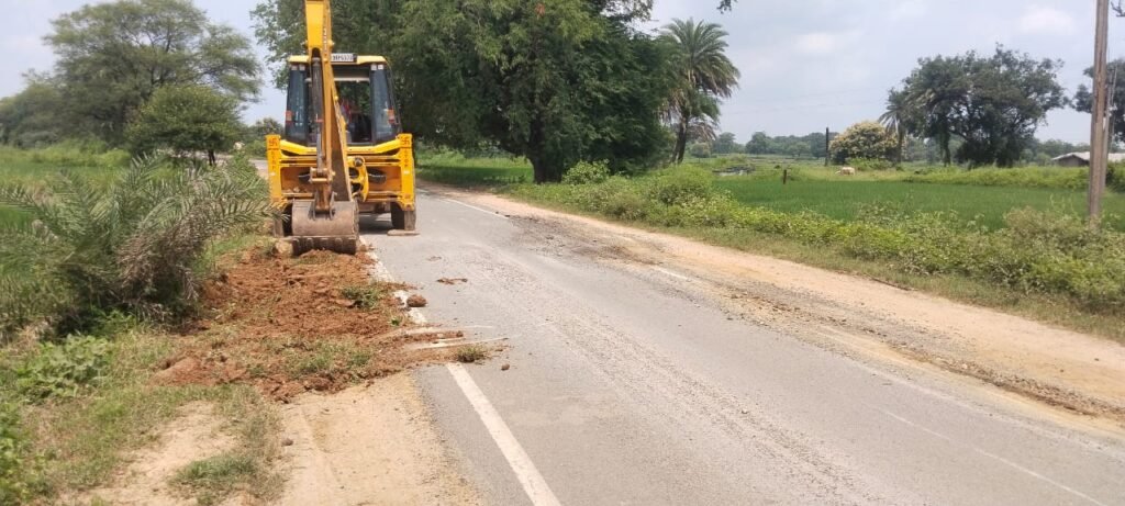 सड़कों का निर्माण कार्य 01 अक्टूबर से अनिवार्यतः शुरू करने के निर्देश