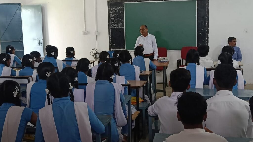 पेण्ड्रा विद्यालय में त्रैमासिक परिक्षा पूर्व अच्छे नम्बर लाने के दिये टीप्स