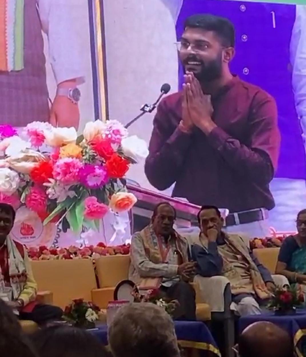 छत्तीसगढ़ी राजभाषा आयोग के सातवें प्रांतीय सम्मेलन में ‘ युवा कवि लकी शर्मा ‘ ने बढ़ाया सक्ती जिले का मान