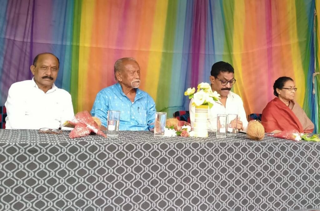 शिक्षक सम्मान समारोह का आयोजन विद्यालय में अध्ययनरत छात्राओं द्वारा किया गया