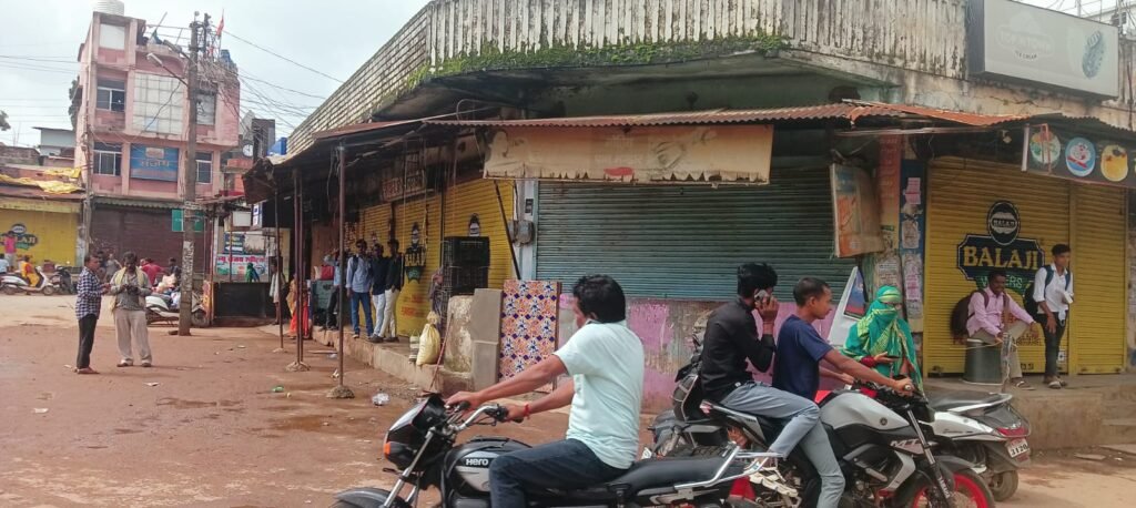 कोंडागांव रहा पूर्णतः बंद,बस्तरवासियों क़े हितों क़े लिए कांग्रेस पार्टी सदैव जनता क़े साथ – झूमुक दिवान