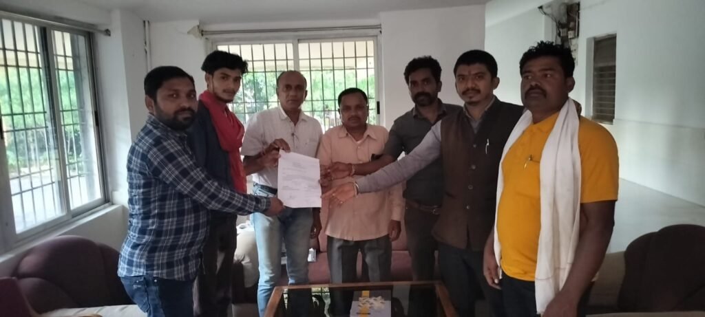 स्व उमेश राजपूत ( पत्रकार )के नाम प्रतिमा स्थापित करने ज्ञापन