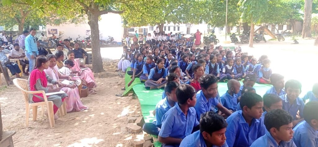 राजापड़ाव क्षेत्र की बालिकाओ ने दिखाया अपनी अद्भुत कला