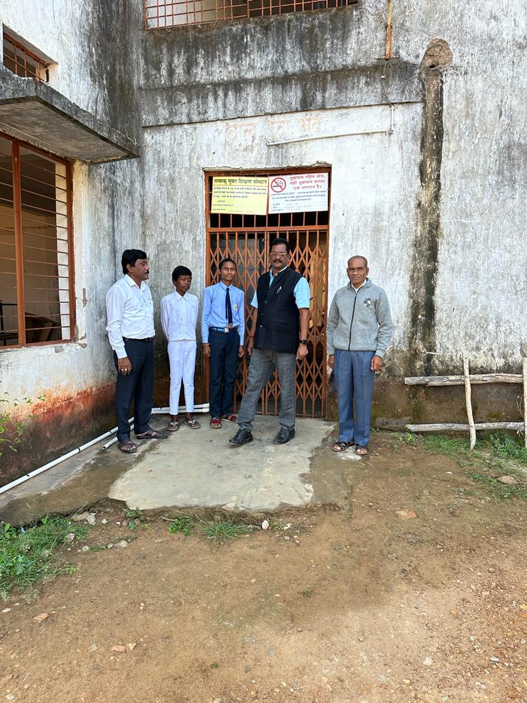 जिला शिक्षा अधिकारी ने किया विभिन्न स्कूलों का औचक निरीक्षण