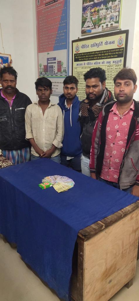 केसर पराग थाना प्रभारी लवन के नाम से जुआरियों के हाथ पांव फूल रहे हैं, केसर पराग की कार्रवाई जरा हटके है। 