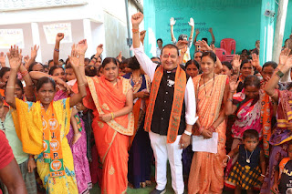 जनसंपर्क दौरा के दौरान भाजपा प्रत्याशी डॉ. सम्पत अग्रवाल ने भाजपा के पक्ष में मतदान करने की अपील की, भाजपा द्वारा जारी घोषणा पत्र के साथ साथ अपने संकल्प पत्र को जन जन तक पहुंचाया।