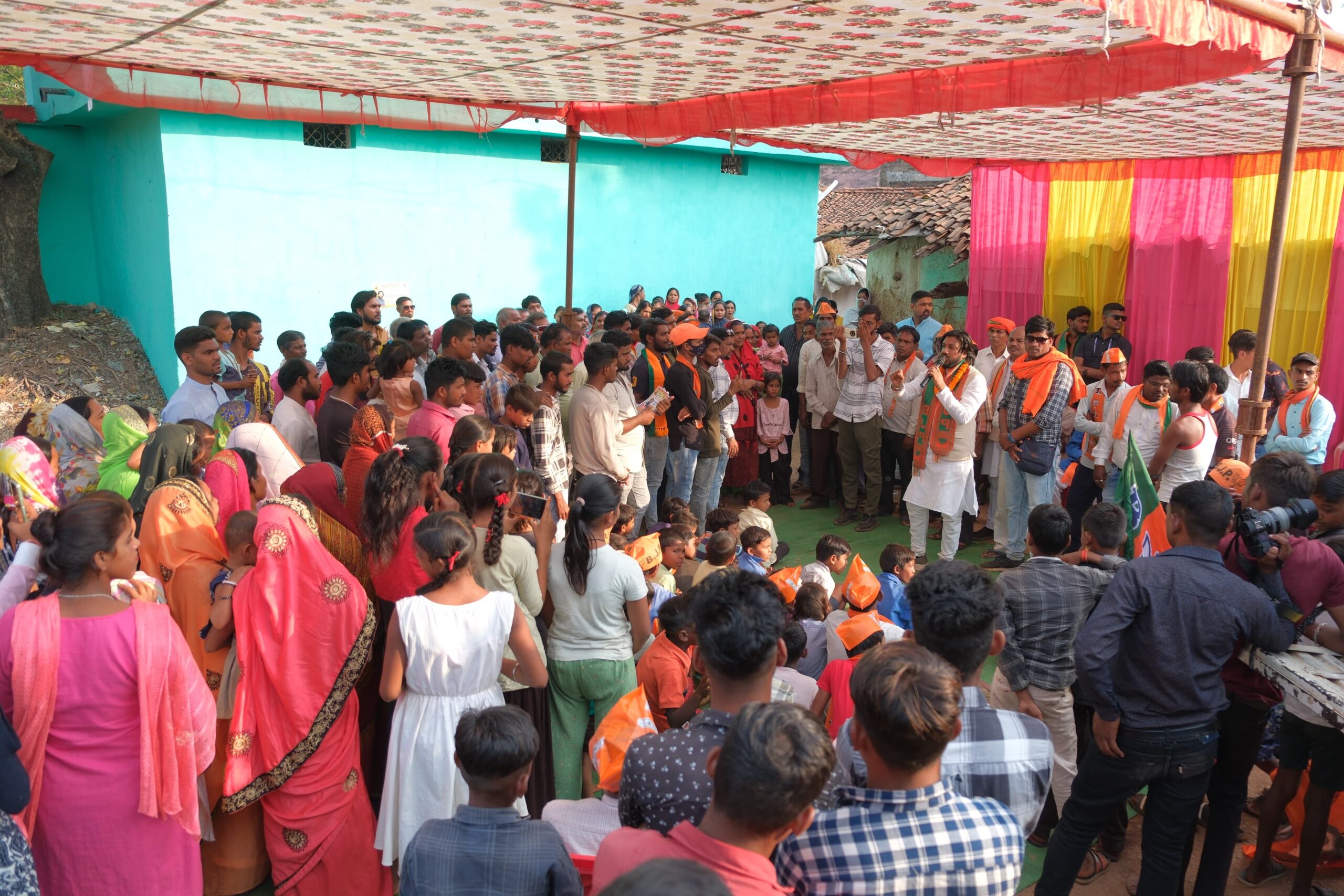 आरंग विधानसभा भाजपा प्रत्याशी गुरु खुशवंत साहेब के  जनसंपर्क के दौरान उमड़ा जनसैलाब