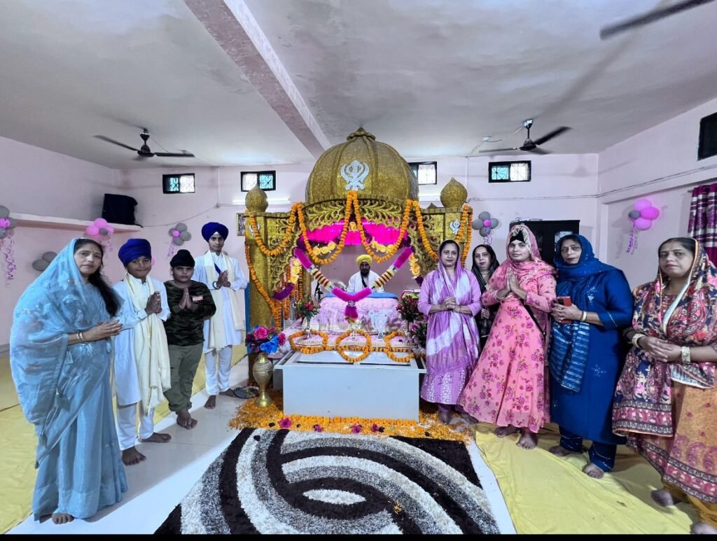 धूमधाम से मनाया गया गुरु नानक देव का 554वा प्रकाश पर्व, कीर्तन-लंगर का किया गया भव्य आयोजन