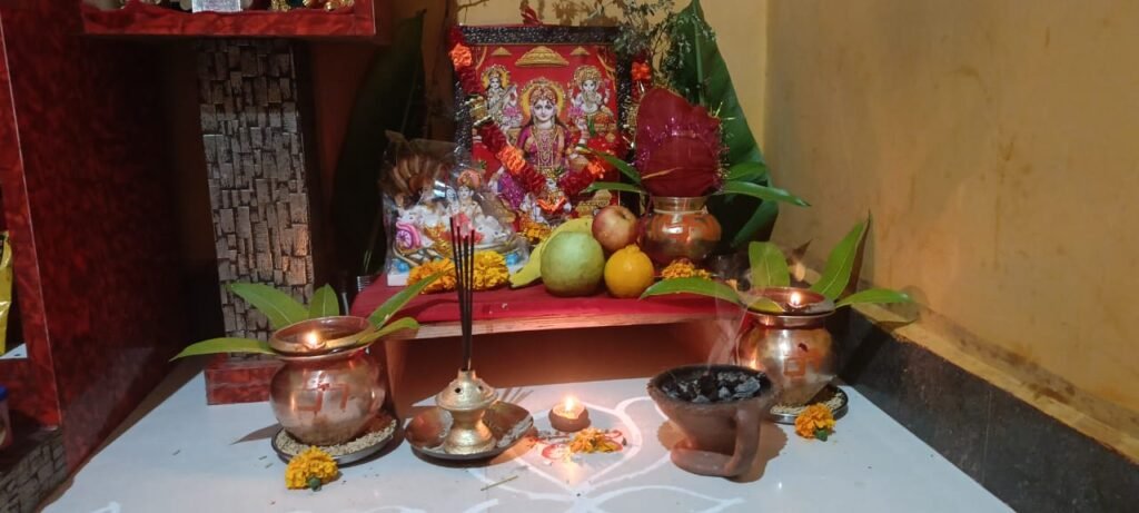 अगहन बृहस्पति में माता लक्ष्मी की उपासना से मिलती है सुख, समृद्धि, शांति