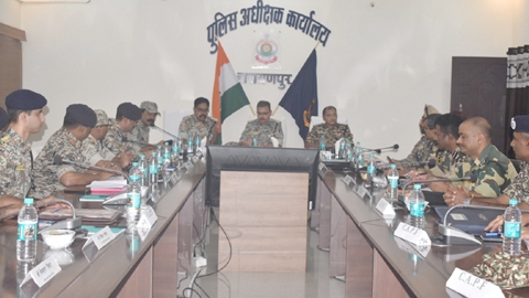 नक्सल अभियान संचालित करने हुई समीक्षा बैठक
