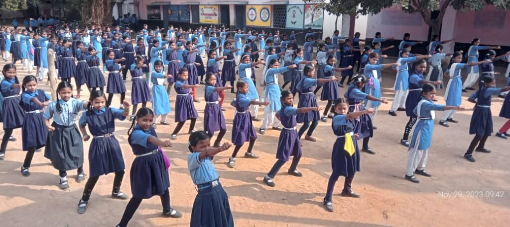 छात्राएं सीख रहीं आत्म रक्षा के साथ गुड टच बेड टच का ज्ञान