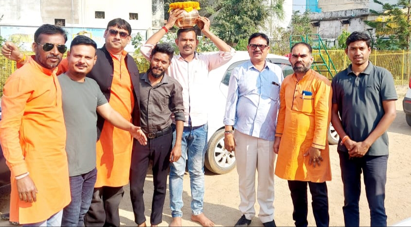 अयोध्या से मैनपुर पहुंचे “अमृत अक्षत कलश” भक्तिमय वातावरण में जगह-जगह पुष्प बरसाकर किया गया भव्य स्वागत