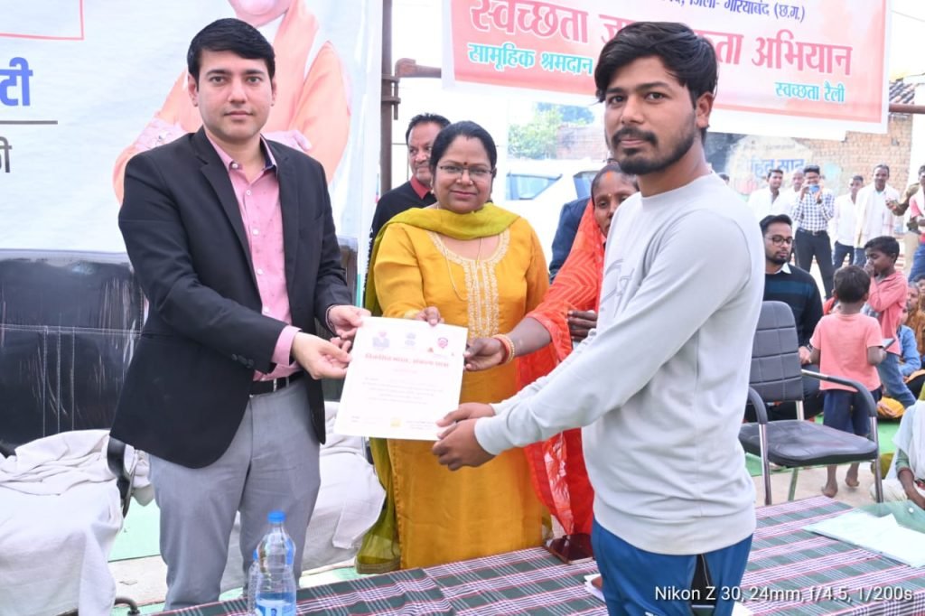 विकसित भारत संकल्प यात्रा की प्रचार वैन पहुंची ग्राम कोदोबतर और मालगांव