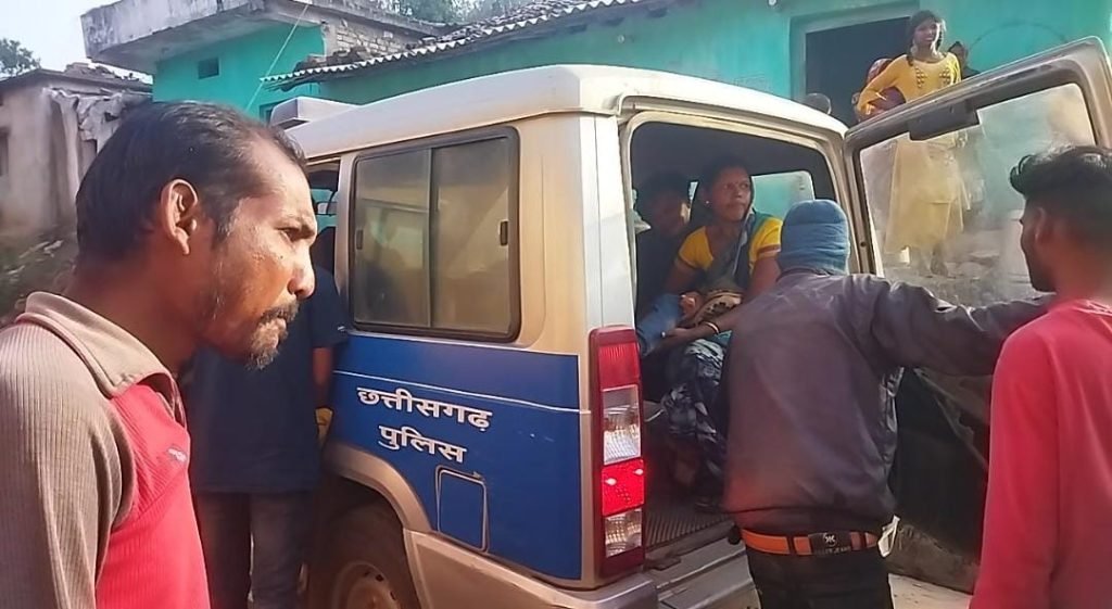 जूनाडीह चूलहट पुल के पास स्कूटी में सवार जयनगर के 3 युवकों को पैशन प्रो बाइक सवार ने पीछे से मारी ठोकर, एक को आई गंभीर चोटें।