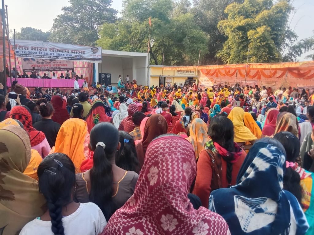 शासन की योजनाओं से ग्रामीणों को जोड़ने के लिए निरंतर किया जा रहा है प्रयास