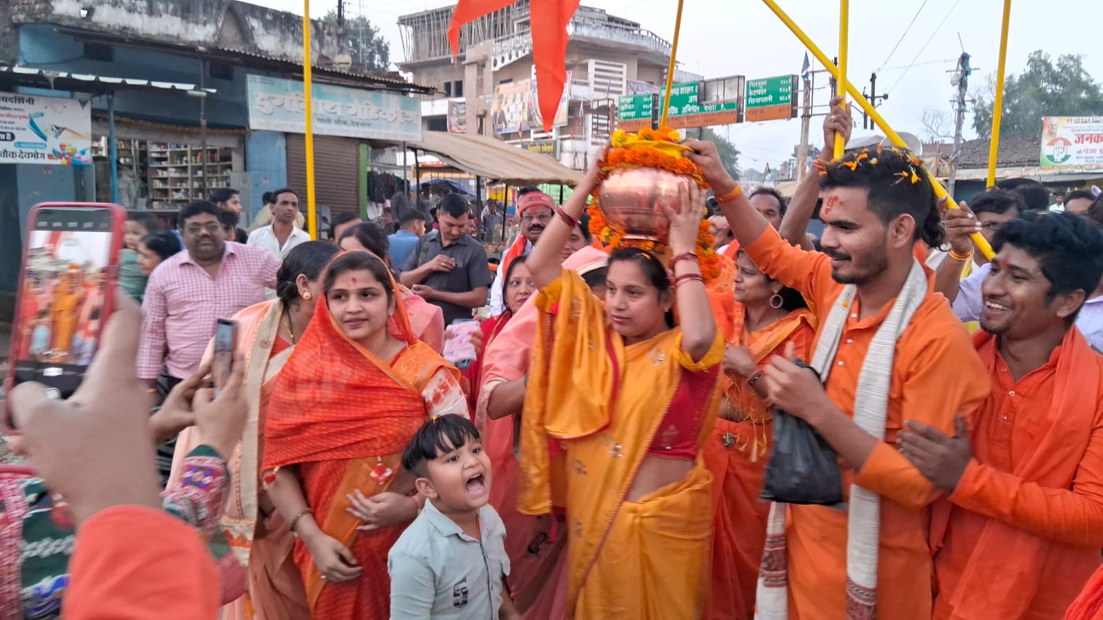 श्री राम जन्म भूमि तीर्थ क्षेत्र से पहुंचा अक्षत कलश,भव्य स्वागत में जुटा हिंदू समाज। रामलला के मंदिर प्रतिष्ठा में जाने अक्षत आमंत्रण घर घर पहुंचाएंगे हिंदू संगठन ।