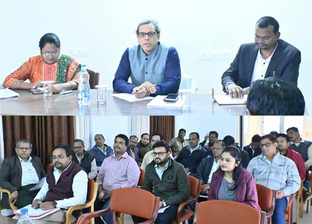 संयुक्त सचिव एवं जिला प्रभारी ‘‘विकसित भारत संकल्प योजना‘‘ पंकज बोड़खे ने ली समीक्षा बैठक